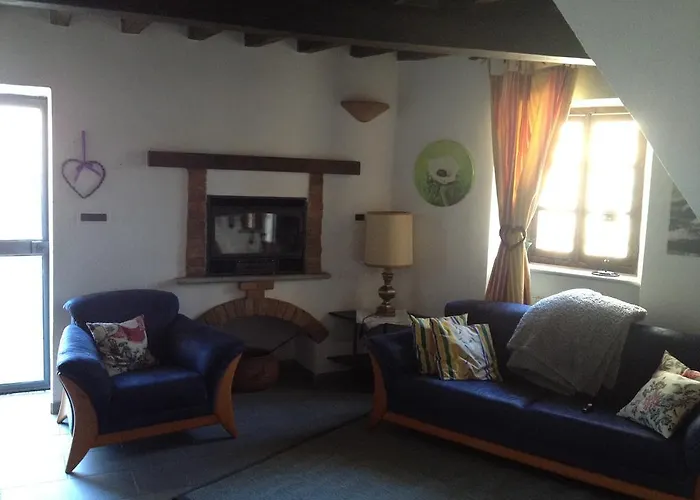 Altes Backhaus In Maranzana Hébergement de vacances *