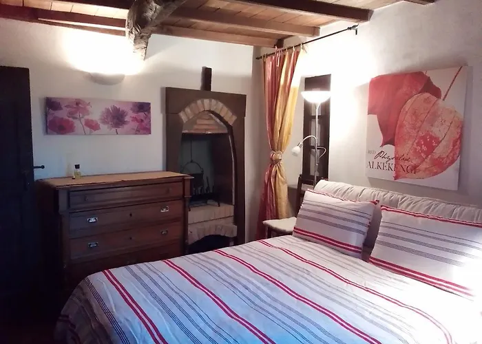 Altes Backhaus In Maranzana Hébergement de vacances